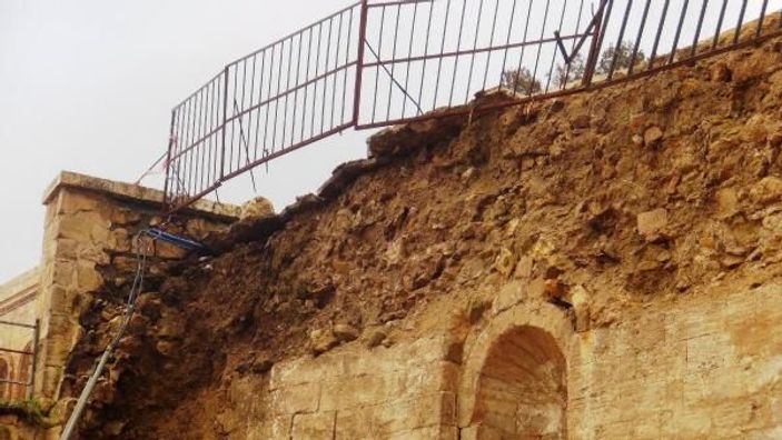 d Hükümet konağının yıkılan duvarından tarih çıktı