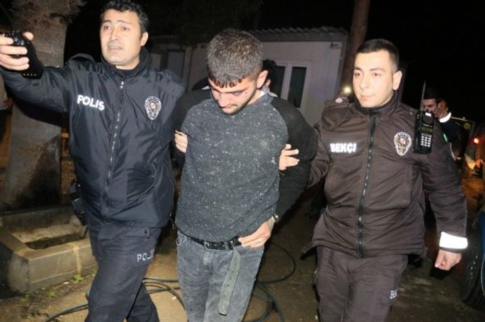 Adana'da ehliyetsiz sürücü polisi peşinden sürükledi