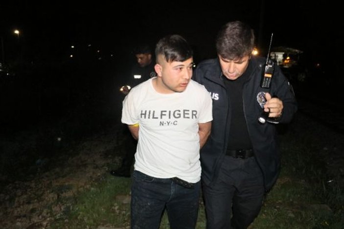 Adana'da ehliyetsiz sürücü polisi peşinden sürükledi