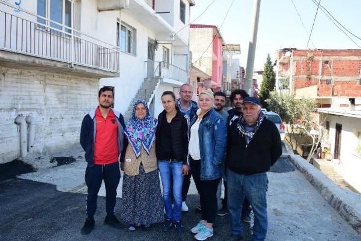 İzmir'de 10 ev ile otomobil kurşunlandı