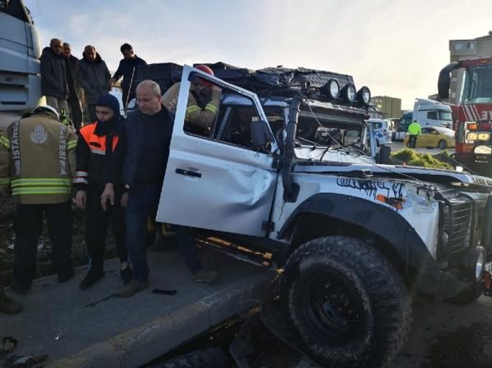 İstanbul'da iki araç çarpıştı: 2 yaralı