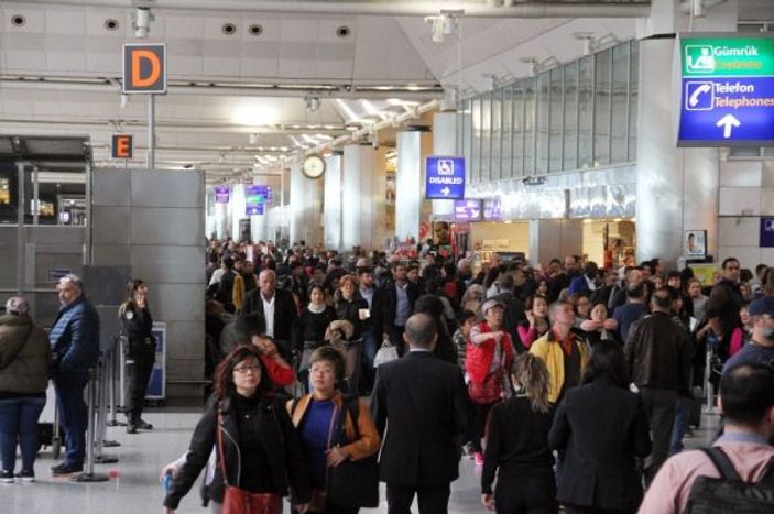 Atatürk Havalimanı seçim günü doldu taştı