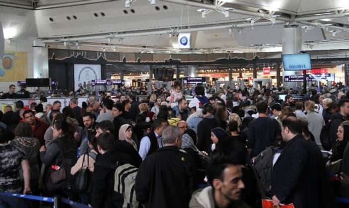 Atatürk Havalimanı seçim günü doldu taştı