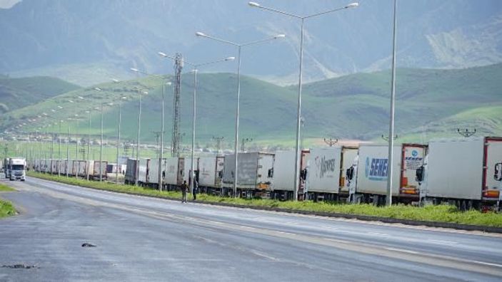 Tır şoförlerinin oy kullanma kuyruğu