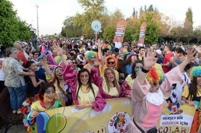 Adana'da Uluslararası Portakal Çiçeği Karnavalı coşkusu