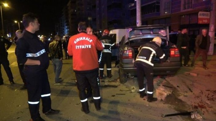 Kırıkkale’de  2 otomobil kafa kafaya çarpıştı