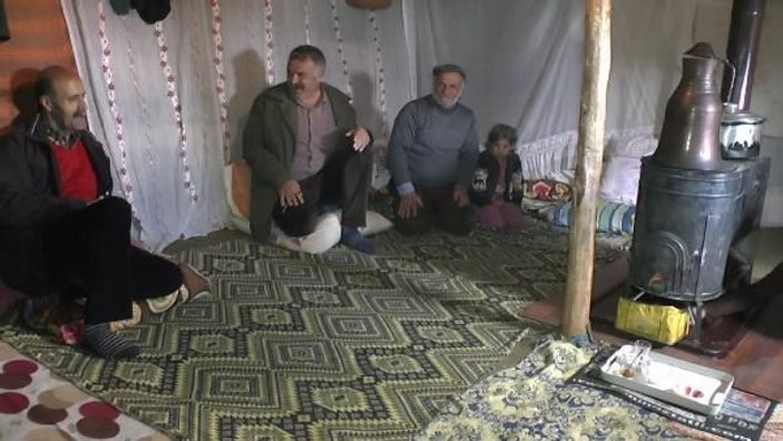 Muş'ta yaşayan aile yıllardır çadırda kalıyor