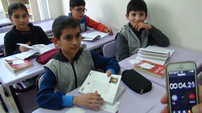 Mersin'de ortaokul öğrencisinden dünya hızlı okuma rekoru