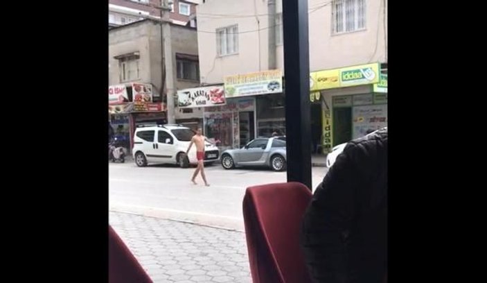 Osmaniye'de bir kişi sokakta çırılçıplak yürüdü