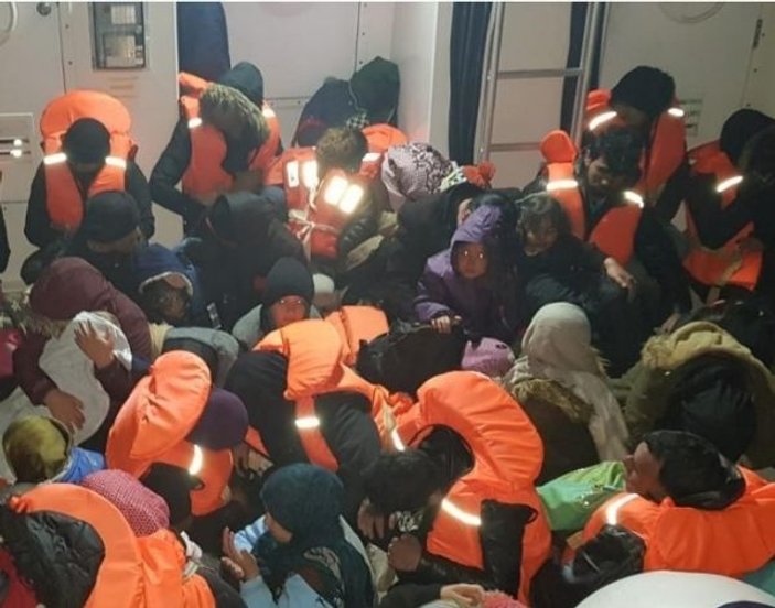 Kuşadası’nda 54 kaçak göçmen yakalandı
