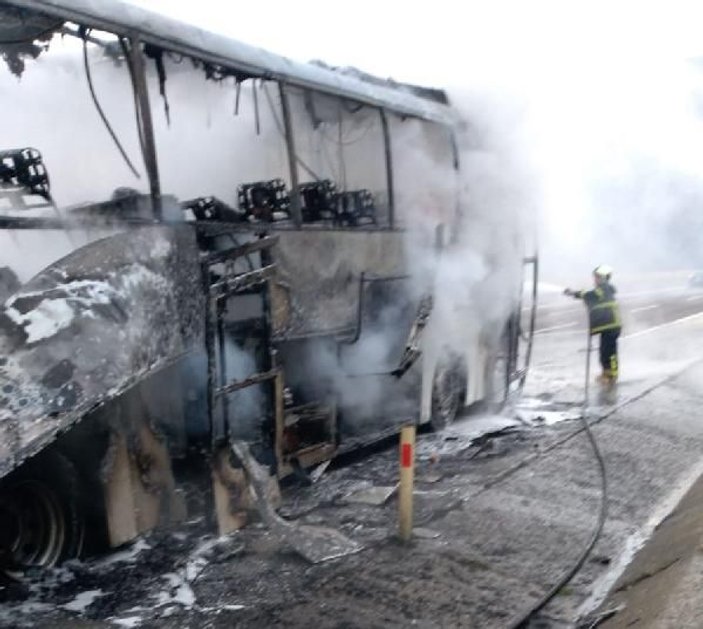 Mersin'de yolcu otobüsü yanarak kül oldu