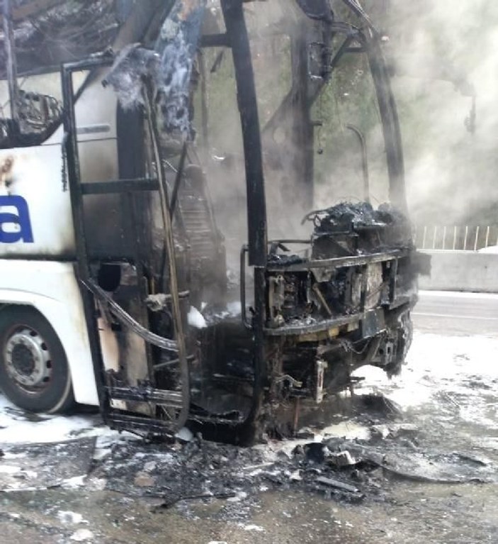 Mersin'de yolcu otobüsü yanarak kül oldu