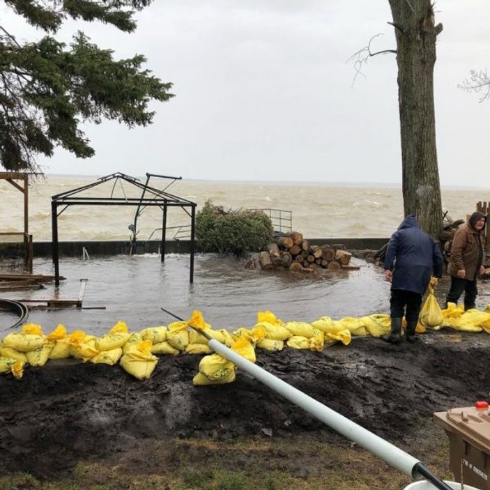 Kanada'da su baskınları: 10 binlerce kişi evini terk etti