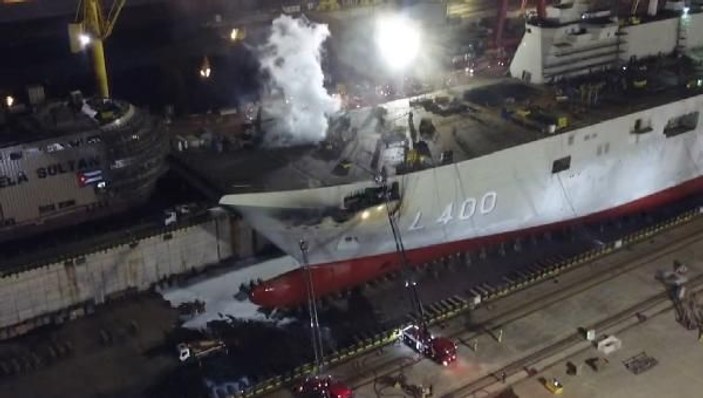 Tuzla'da tersanedeki uçak gemisinde yangın çıktı