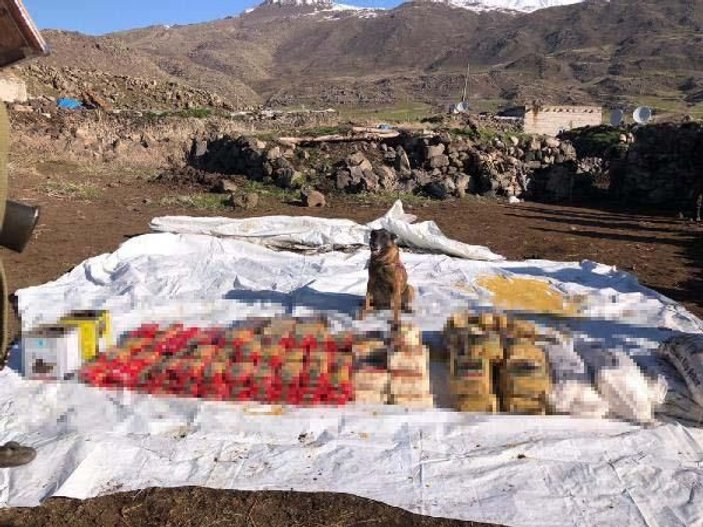 Ağrı Dağı'nda toprağa gömülü PKK erzağı ele geçirildi
