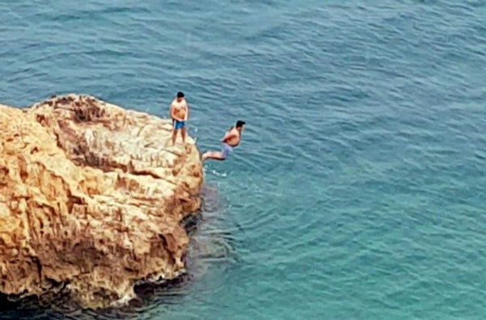 Antalya'da gençlerden denizde ölümcül oyun