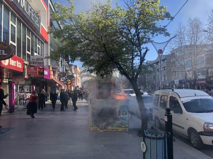 Erzincan'da çöp yangını ortalığı kokuttu