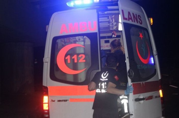 Bakırköy’de alt geçide çarpan tır devrildi: 1 yaralı