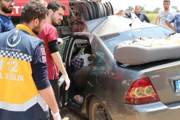 Otomobil arazöze çarptı: Baba ve oğlu öldü
