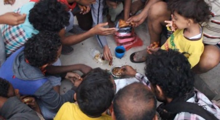 Açlık krizinin yaşandığı Yemen’de iftar
