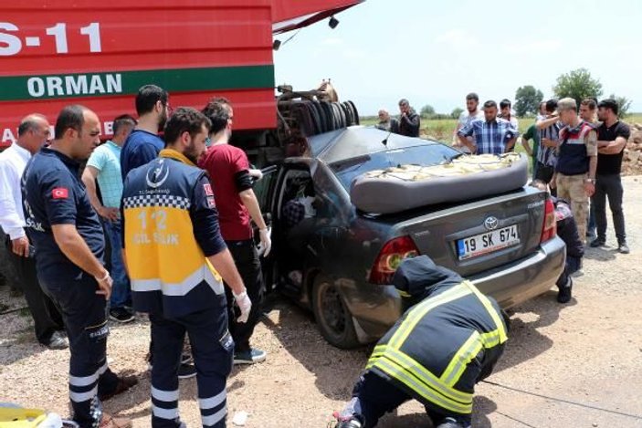 Otomobil arazöze çarptı: Baba ve oğlu öldü