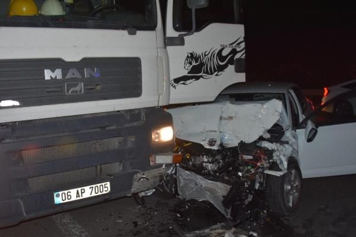 İzmir'de tır ile çarpışan otomobilin sürücüsü öldü