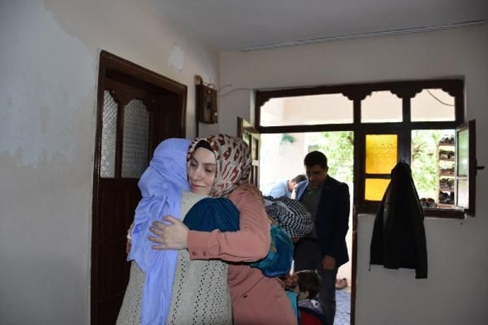 Çocukları teröristler tarafından öldürülen anneye ziyaret