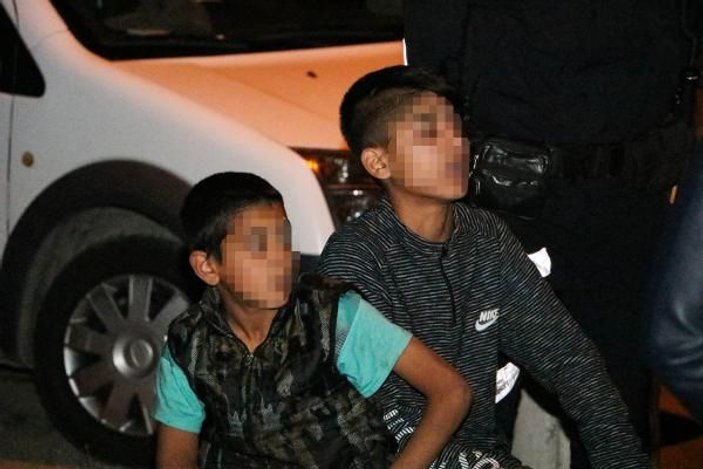 Antalya'da 8 ve 13 yaşındaki iki kardeş otomobil çaldı