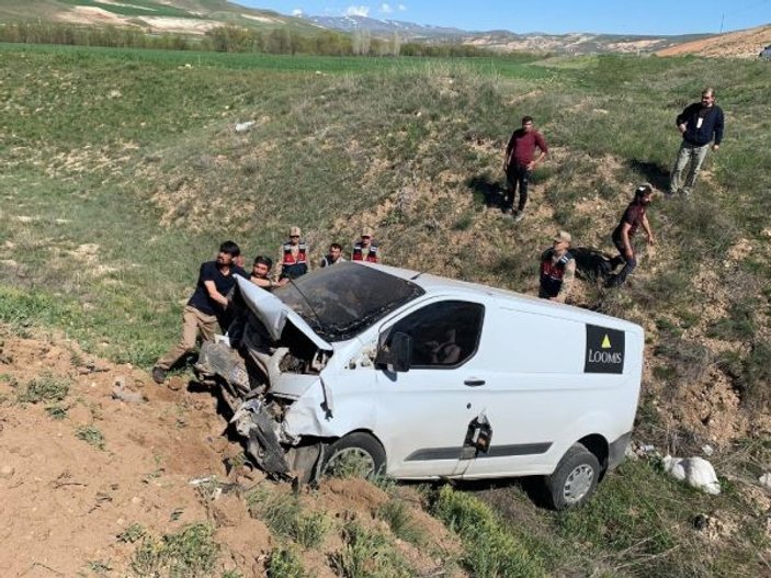 Sivas'ta zırhlı araç kazası: İki kişi yaralı