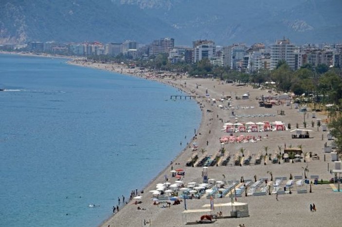 Antalya'da tatilcilerin kapısız soyunma kabinleri tepkisi