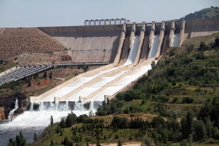15 yıl sonra Keban Barajı’ndaki savaklardan su aktı