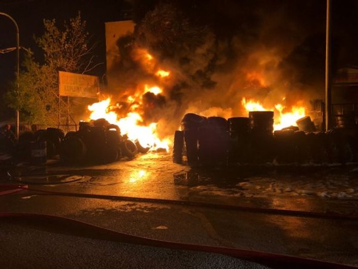 Ankara’da lastikçiler sitesinde yangın: 4 dükkan kül oldu