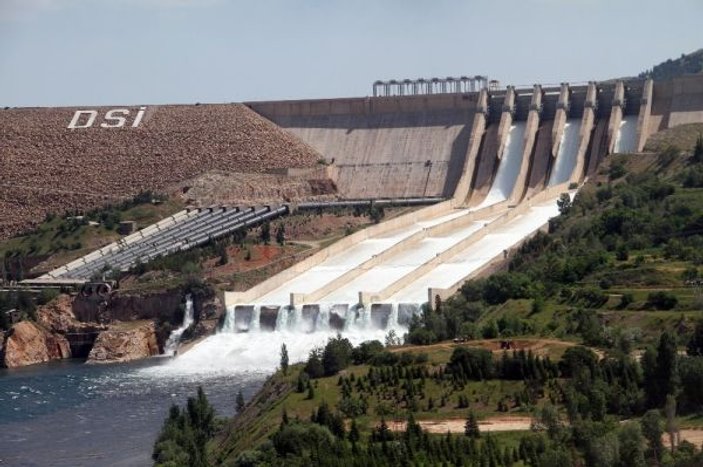 15 yıl sonra Keban Barajı’ndaki savaklardan su aktı