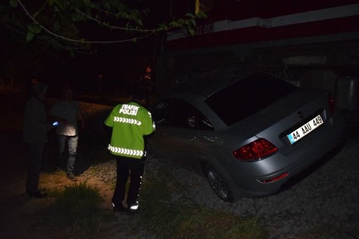 Malatya’da yolcu treni otomobile çarptı