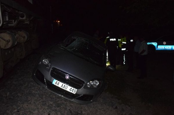 Malatya’da yolcu treni otomobile çarptı