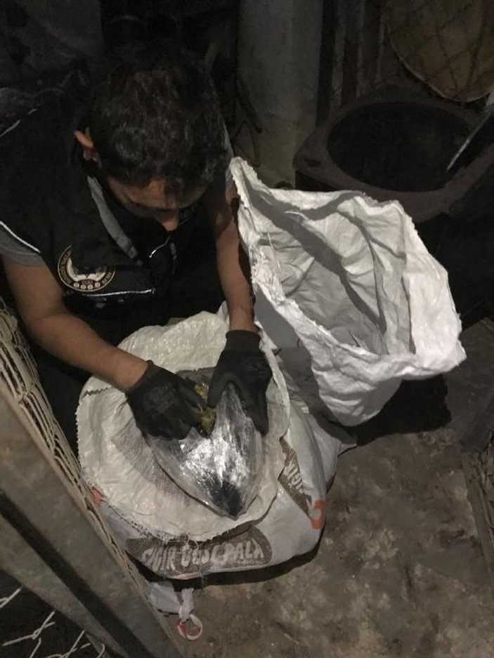 Adana'da soba ve valiz içinde 11 kilo esrar bulundu