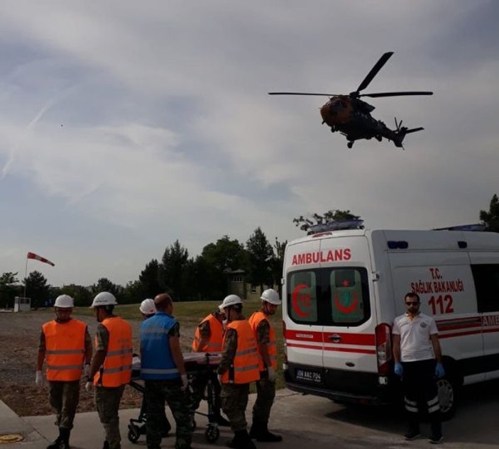 Askeri helikopter, yaralı Siirtli çocuk için havalandı