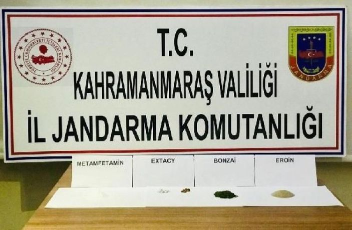 Uyuşturucu madde ele geçirilen araçta 6 gözaltı