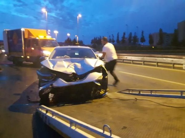 İstanbul'da yarım saat arayla iki kaza yaptı: 2 kişiyi yaraladı