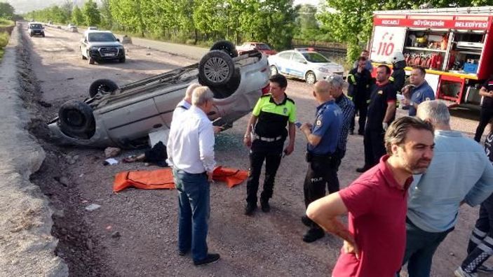 Yaralı kadın ölen eşi araçtan çıkarılmadan tedavi olmadı