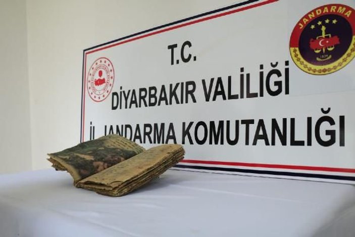 Diyarbakır'da 1400 yıllık kitabı satmaya kalkanlar yakalandı