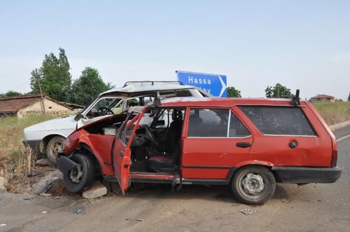 Gaziantep'te iki otomobil çarpıştı