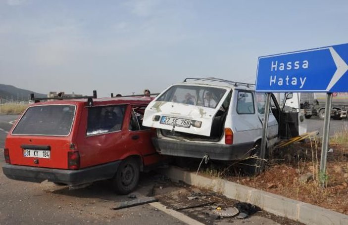 Gaziantep'te iki otomobil çarpıştı