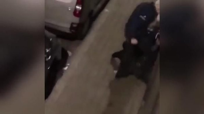 Belçika'da polis memurunun şiddeti kamerada