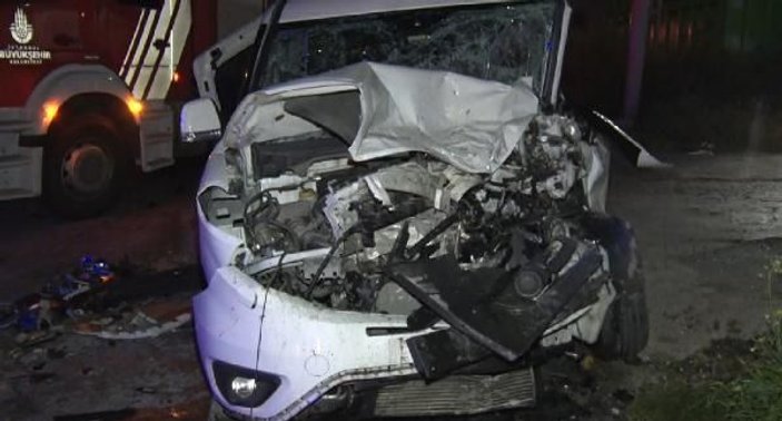 Panelvan minibüs ve hafif ticari araç çarpıştı: 14 yaralı