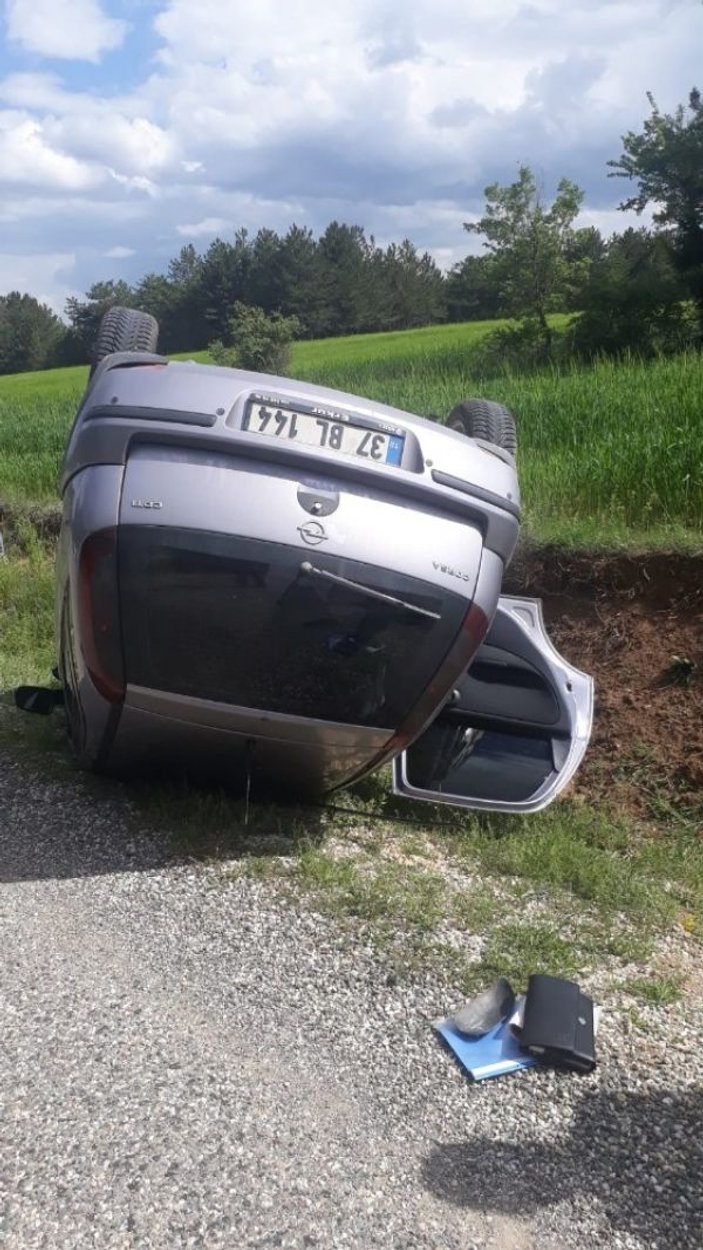 Kastamonu’da  yoldan çıkan otomobil takla attı: 3 yaralı