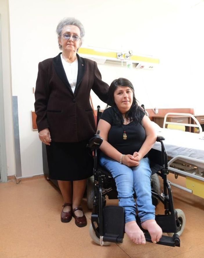 Ankara'da Cansu'nun akülü araba mutluluğu