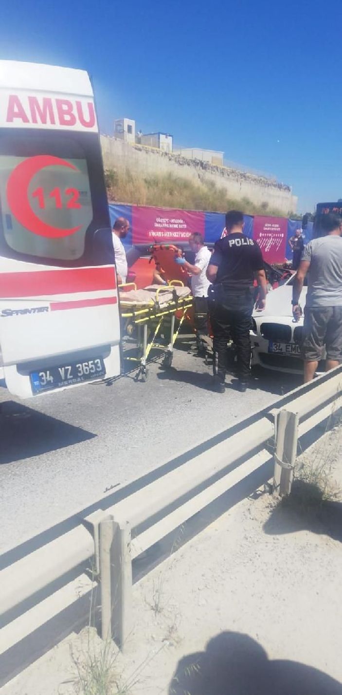 Ümraniye'de polisten kaçan şüpheliler kaza yaptı