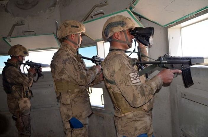 Şırnak'ta Mehmetçik, vatan nöbetinde iftarını açıyor