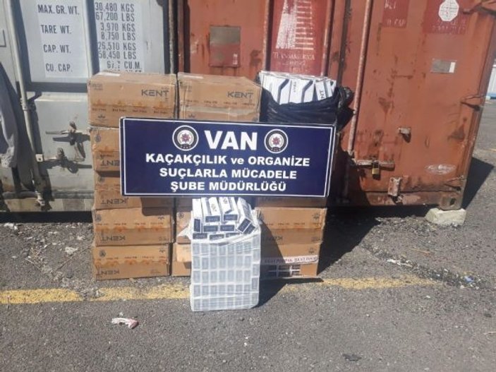 Van’da 8 bin paket kaçak sigara polise takıldı